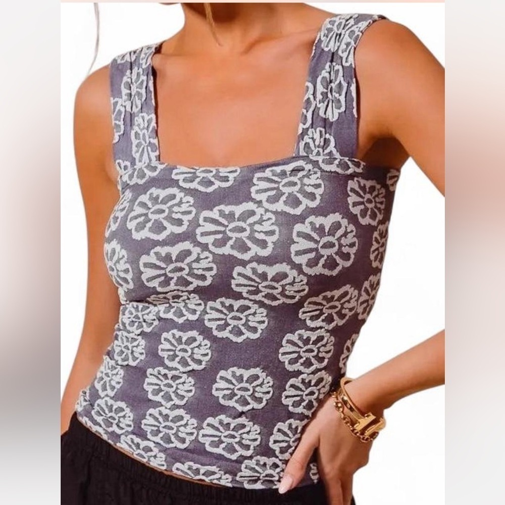 So Me Gray and White Floral Seamless Top